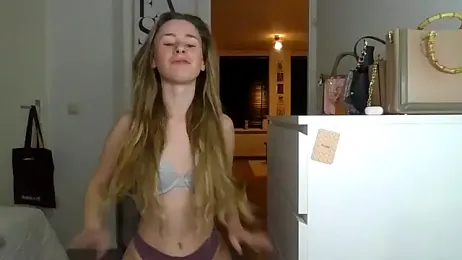 GoldenHoney webcam model stream image