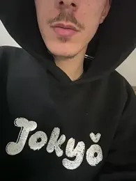 HitShelf webcam stripchat model stream image