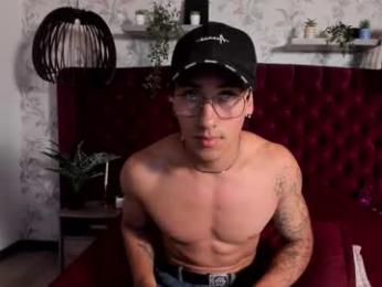 andyjoy_ webcam model stream image