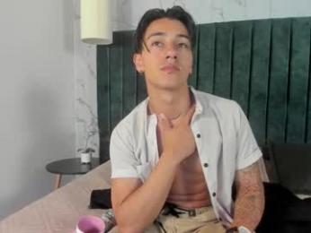 andyjoy_ webcam model stream image