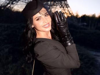 AngelinaKunis webcam model stream image