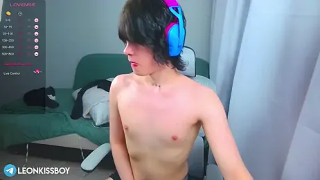 LeonBoykisser webcam stripchat model stream image