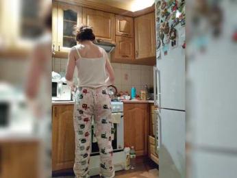 caroliiine webcam model stream image