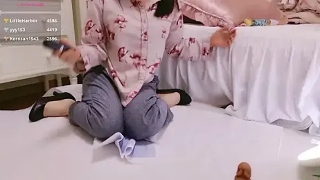 maii- webcam model stream image