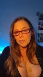 m_o_na_x webcam cam4 model stream image