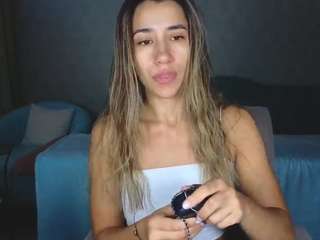 aura-18 webcam camsoda model stream image