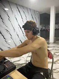 oliver_Lz webcam model stream image