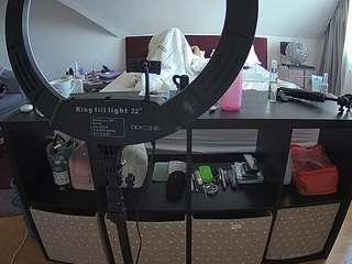 voyeurcam-julmodels-whitebed-6 webcam camsoda model stream image