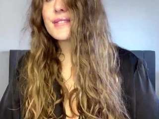 lucywillow webcam camsoda model stream image