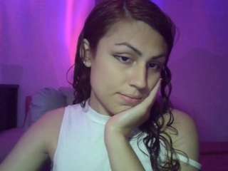 aliciaaxiom webcam model stream image