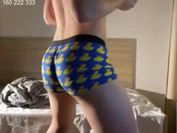 curlyboyy_ webcam model stream image