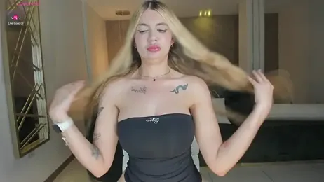 NiaHolland webcam model stream image