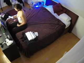 voyeurcam-julmodels-whitebed-2 webcam camsoda model stream image