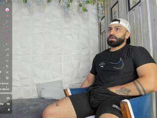 Leonidas M webcam model stream image