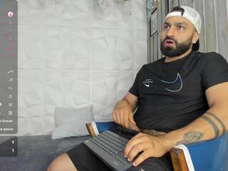 Leonidas M webcam flirt4free model stream image