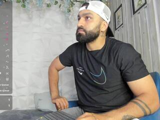 Leonidas M webcam model stream image