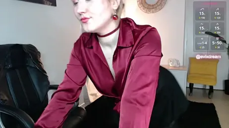 Crystal-dreamt webcam stripchat model stream image