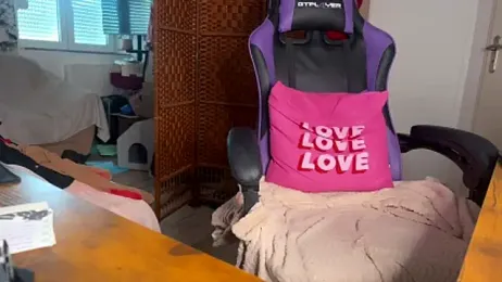 Caliiie-of webcam stripchat model stream image