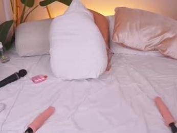 _miumiu_ webcam model stream image