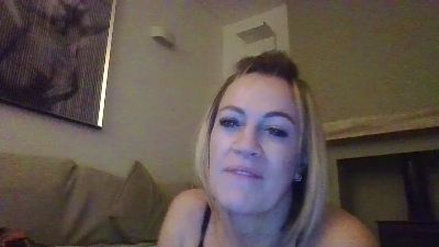 Milfshake227 webcam model stream image