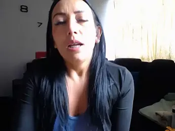 Laura_martin_ webcam stripchat model stream image