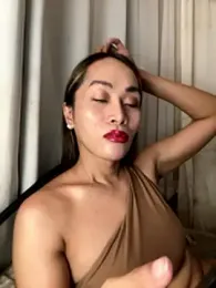 RomanticPearlTS webcam model stream image