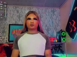 mayka-brunette01 webcam camsoda model stream image