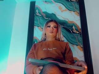 mayka-brunette01 webcam camsoda model stream image