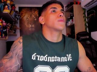 William Dracko webcam model stream image