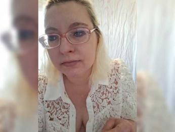 Vika211 webcam model stream image