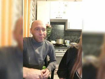 Innokentiy449 webcam bongacams model stream image