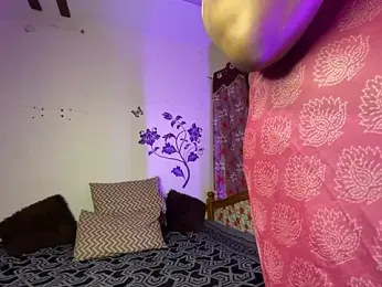 LouleyRanii webcam model stream image