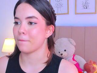 Bella Fontana webcam flirt4free model stream image