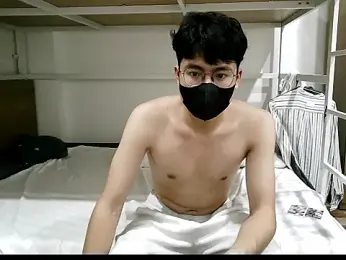 Gwencloudy webcam model stream image