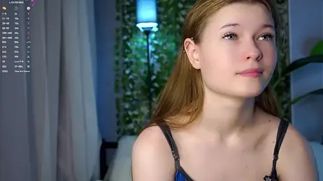 LynHillaire webcam stripchat model stream image