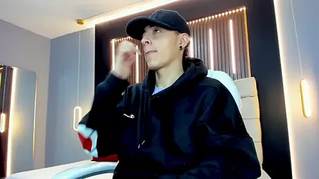 Lobo_17_ webcam model stream image