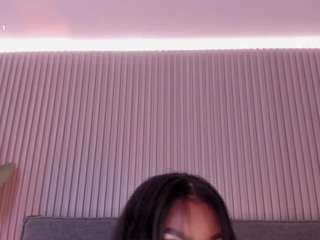 huge-boobs-ebony webcam model stream image