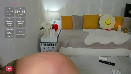 KVerunce webcam model stream image