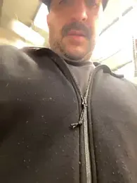 CloudyMuscleBeefy webcam model stream image