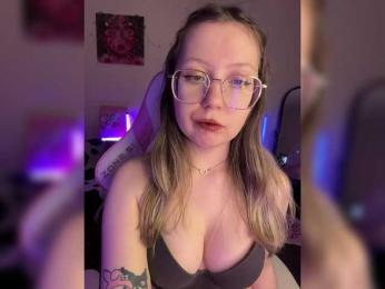 henby_streams webcam model stream image