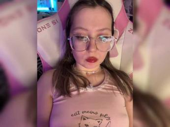 henby_streams webcam model stream image