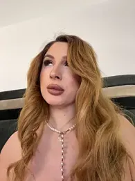 LucyBridgette webcam model stream image