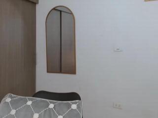 Alix Martin webcam model stream image