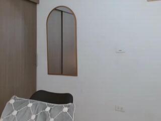 Alix Martin webcam model stream image