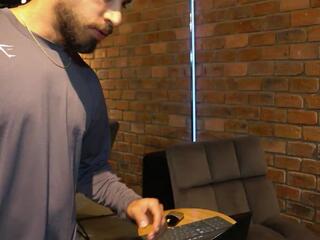 James Axel webcam model stream image