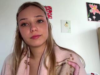 Ardelle Kutchie webcam flirt4free model stream image