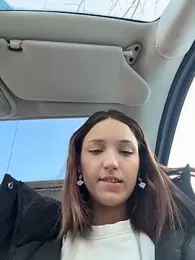 DollyTall webcam stripchat model stream image