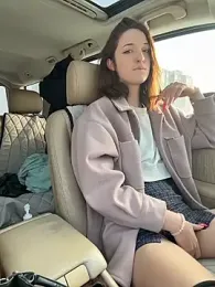 DollyTall webcam stripchat model stream image