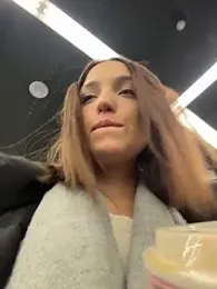 DollyTall webcam stripchat model stream image