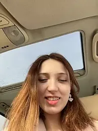 DollyTall webcam stripchat model stream image